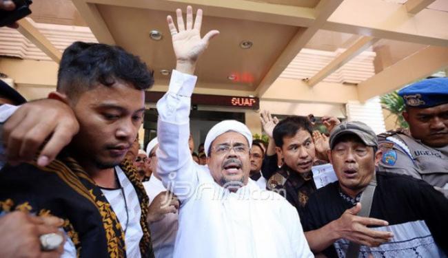 Rizieq Shihab Menunaikan Salat Id Di Rutan Bareskrim, Keluarga Tak ...